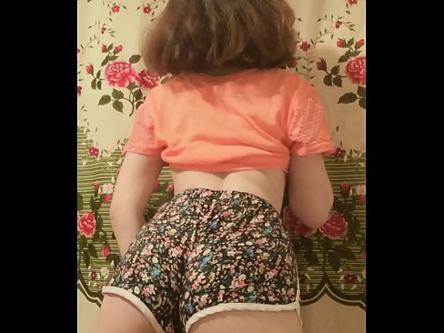 ❤️ Tânără sexy care se dezbracă de pantaloni scurți în fața camerei de filmat ️❌  at us ro.lansexs.xyz
